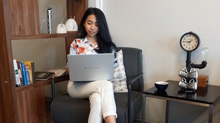 Notebook Sharp untuk Kaum Muda Menggebrak Pasar IT, Unggulkan Kinerja dan Estetika