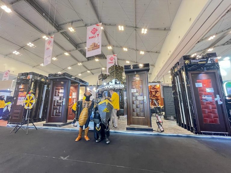 Pintu Baja dan WallPanel, Solusi Interior Eksklusif dan Ramah Lingkungan