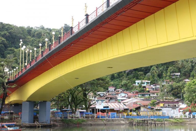 Dulux Let’s Colour Warnai Destinasi Wisata Ikonik di Padang