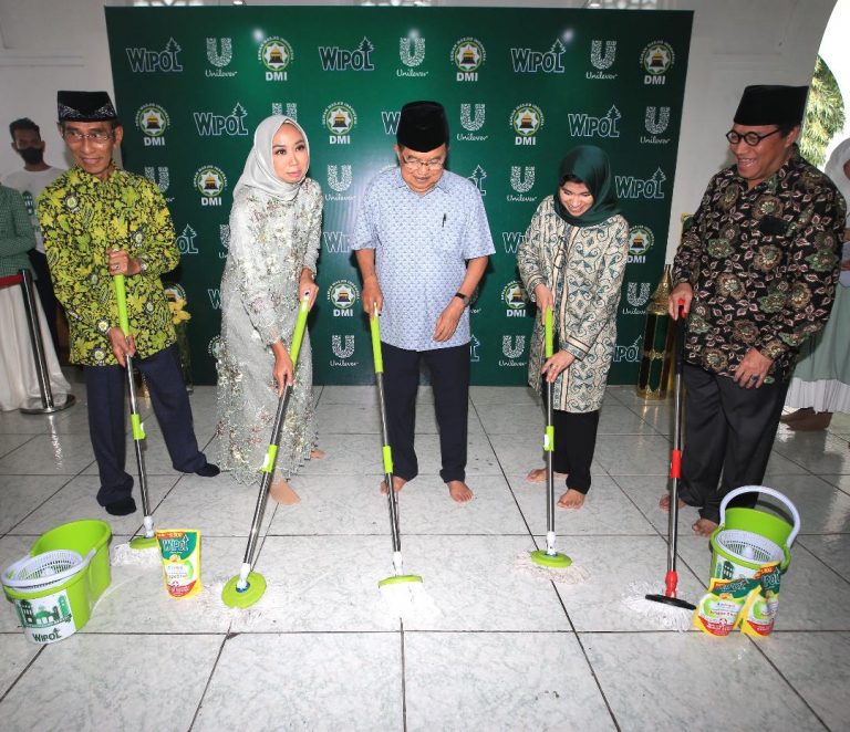Gaungkan Gerakan Masjid Bersih, Wipol dan DMI Beri Perlindungan Higienis di Ramadan 2023
