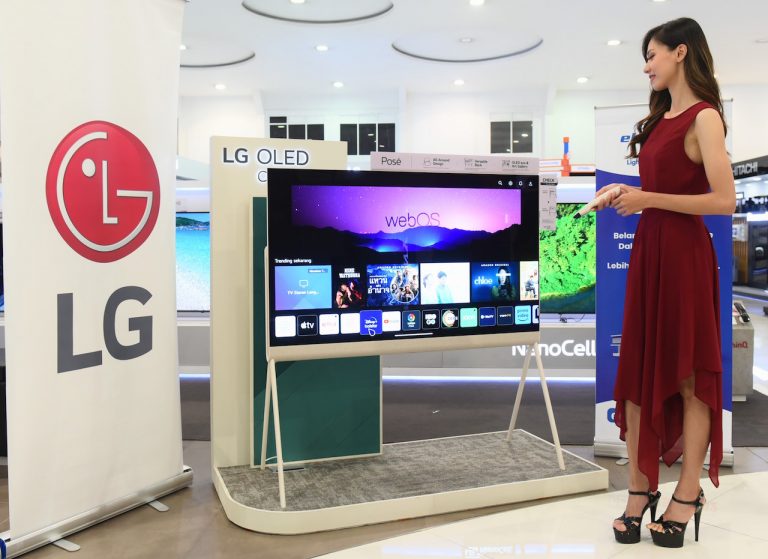 LG Pose TV OLED Bernuansa Seni Tinggi Resmi Dipasarkan