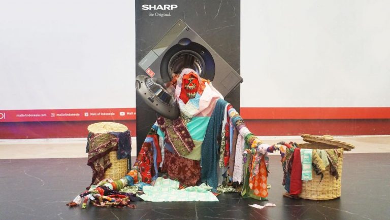 Pameran Sharp in Wonderland, Tampilkan Instalasi Seni Produk Sharp Karya Seniman Muda