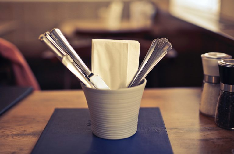 13 Peralatan Makan Praktis Ini Bikin Hidup Lebih Mudah, Wajib Punya!