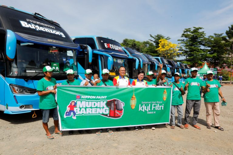 Mudik Bareng Nippon Paint 2023 Berangkatkan Ribuan Tukang Bangunan ke 43 Kota Tujuan