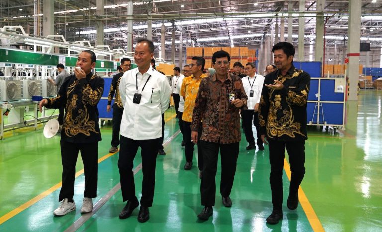 Menperin Kunjungi Pabrik AC Sharp Indonesia: Investasi Industri Elektronik
