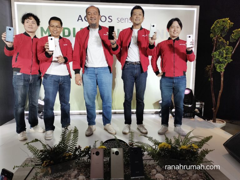 Sharp AQUOS sense8 Smartphone Teringan dan Tangguh buat yang Muda, Produktif, & Hobi Traveling