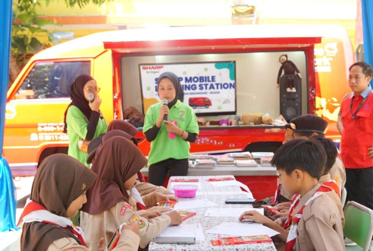 Sharp Mobile Learning Station Tingkatkan Literasi Siswa Sekolah Dasar