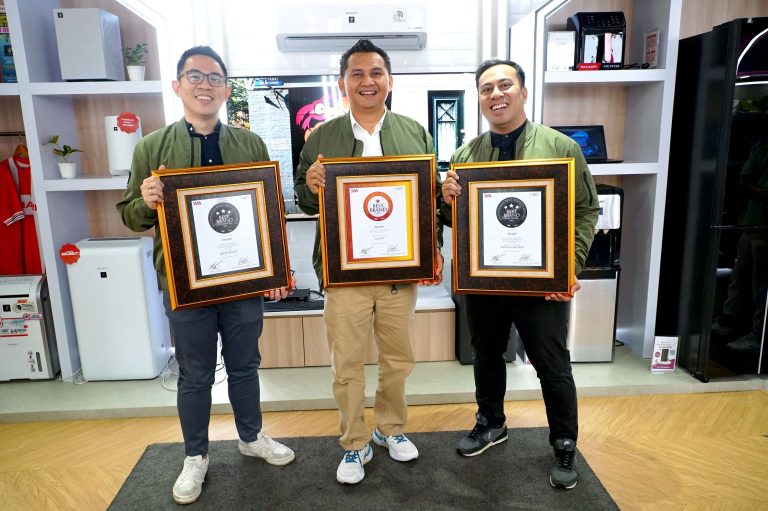 Pencapaian Sharp Indonesia 2024 Raih Beragam Penghargaan untuk Inovasi Produk & CSR