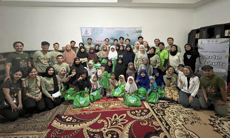 Sharp Greenerator Gelar Ramadan Charity untuk Bersama Berbagi dan Menjaga Bumi