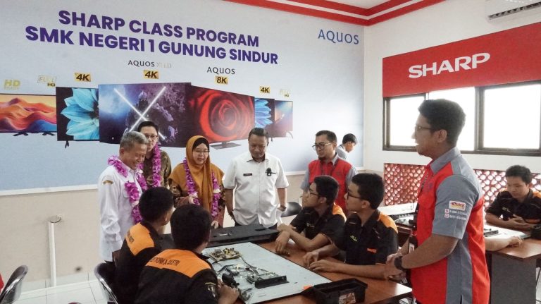 Sharp Class Hadir di SMKN 1 Gunung Sindur Bogor, Siapkan Lulusan Masuki Dunia Kerja