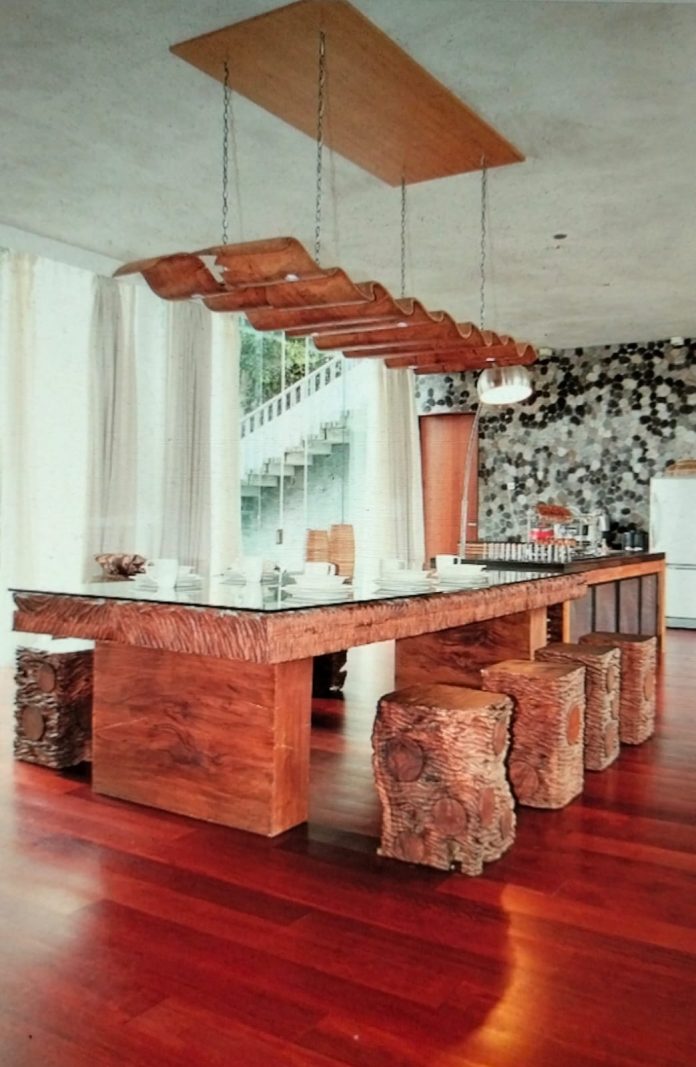 Kayu trembesi gelondongan