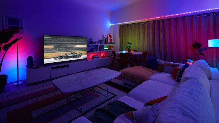 Nonton F1 dari Rumah Makin Seru dan Penuh Sensasi dengan WiZ Trackside Mode