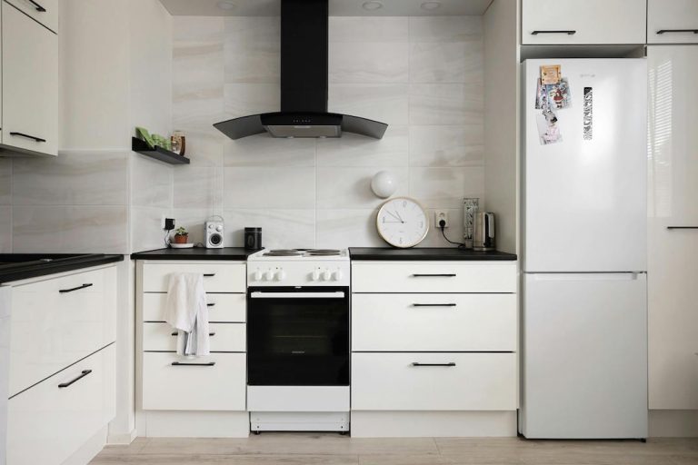 Mengenal Backsplash Pelindung Dinding Dapur: Tips Memilih Material dan Desainnya