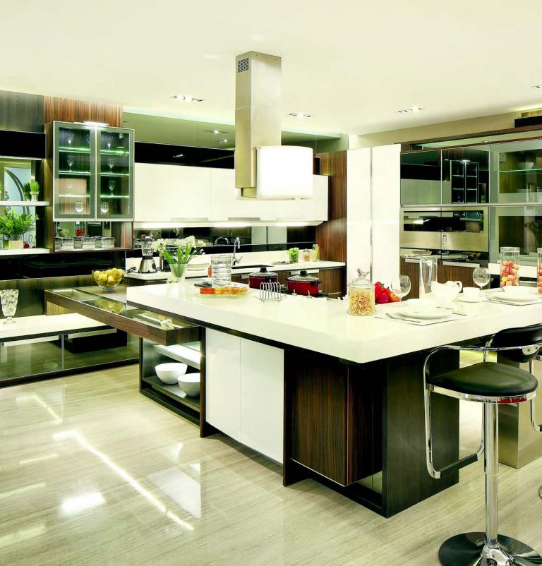 Model Dapur Furutistik Berlapis HPL Pisahkan Fungsi Berdasarkan Area