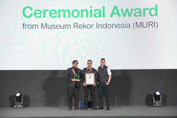 Penyerahan Piagam MURI Kepada Schneider Electric (1)