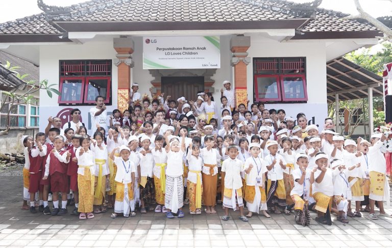 LG Resmikan Perpustakaan Ramah Anak “LG Loves Children” untuk 3 Sekolah Dasar di Bali