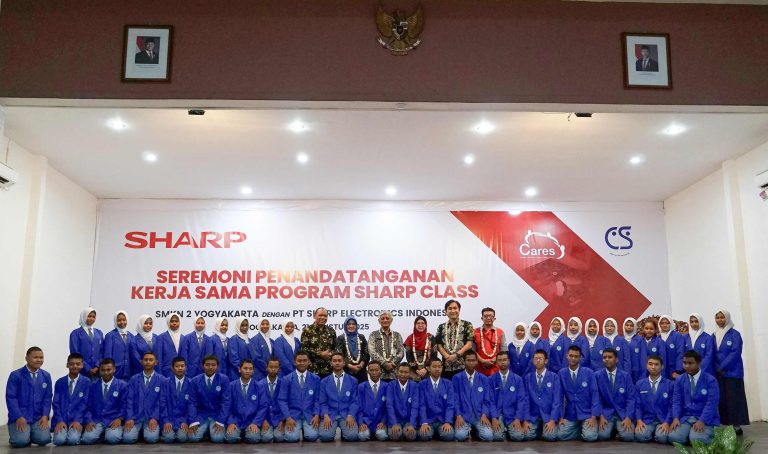 Sharp Perkuat Komitmen ESG, Bawa Program “Sharp Class” ke SMKN 2 Yogyakarta