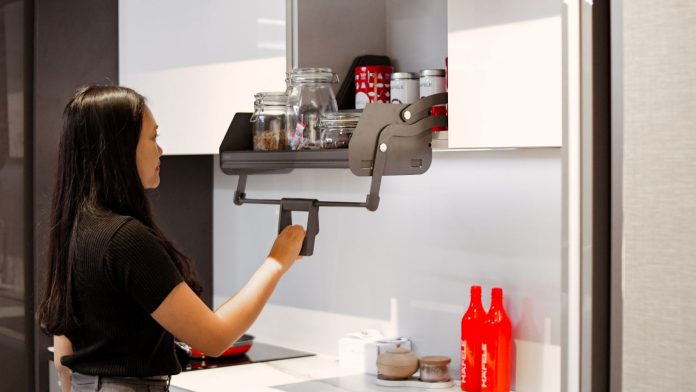 Rak tarik pada dapur dengan kitchen solutions dari Hafele