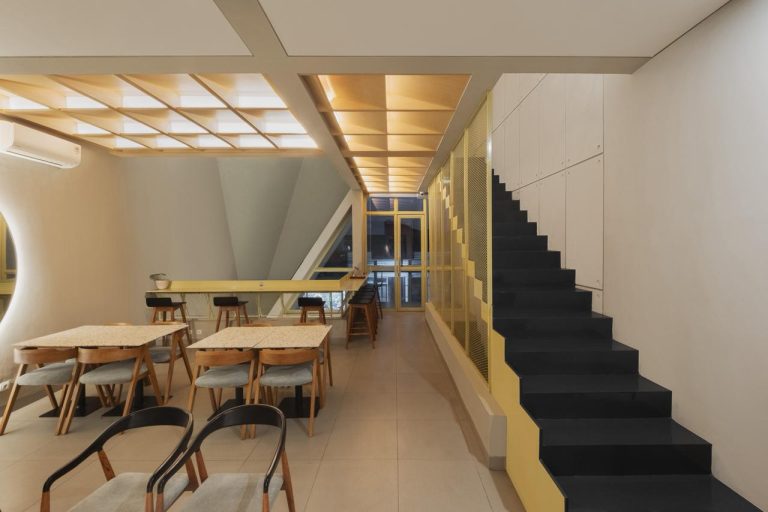 Interior Kara Lil Sis Café