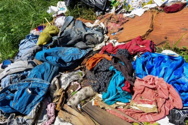 limbah pakaian bekas