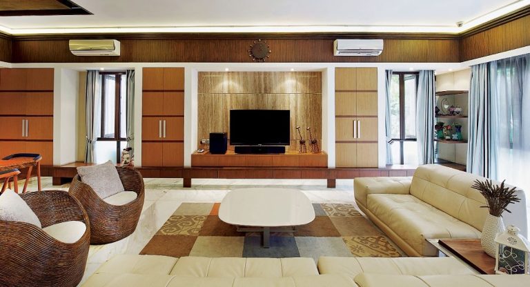 Living room kalsik dalam sentuhan modern karya Cosmas Gozali