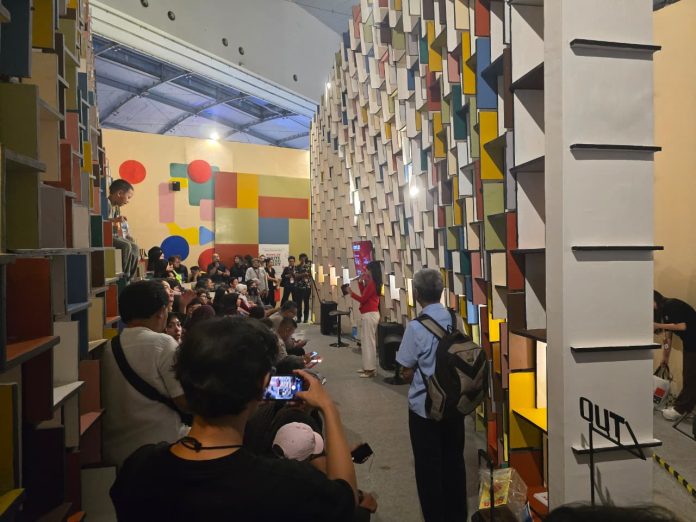 Keseruan saat talkshow di booth Mowilex dan Atelier Riri di ARCH: ID 2026