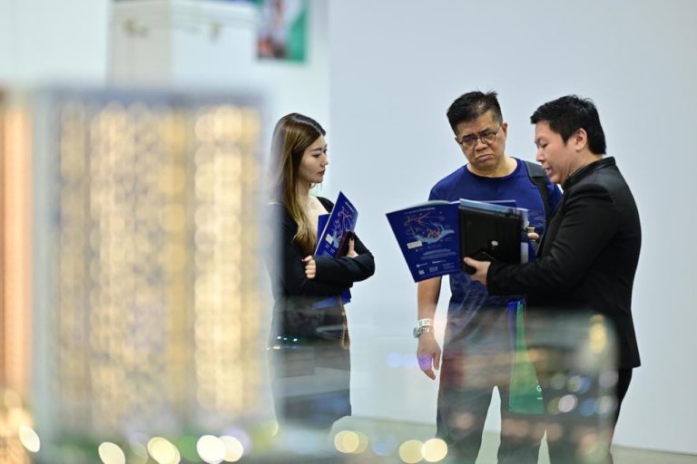 suasana penjualan properti lintas negara di Global Property Expo 2025 yang diselenggarakan JLL