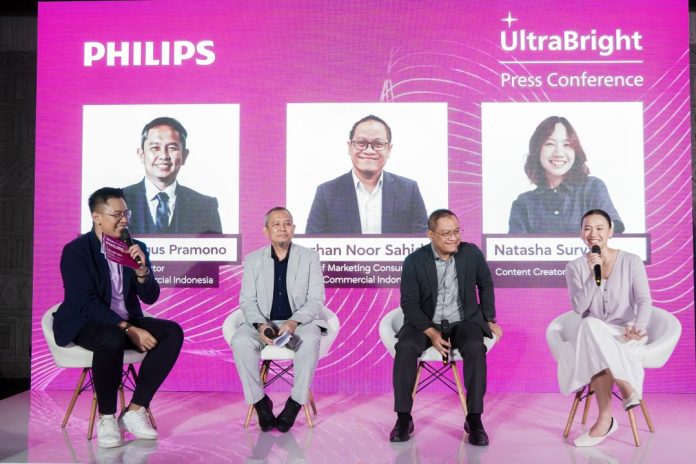 Dedi Dedy Bagus Pramono, Burhan Noor Sahid, dan Natasha Surya di peluncuran Philips UltraBright