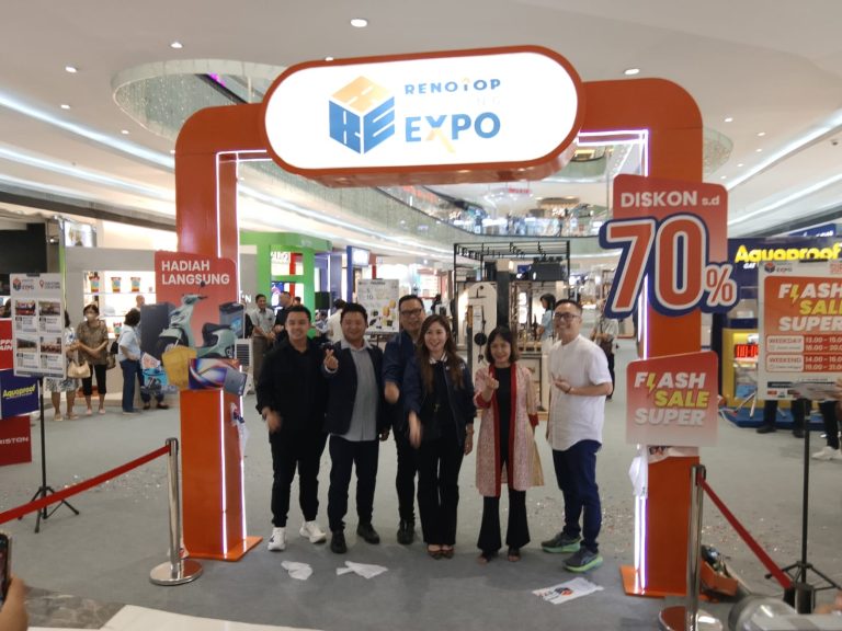 Tim penyelenggara expo Renotop Building Expo 2026 di Lippo Mall Puri, Jakarta Barat, pada 2–14 Juni 2026.