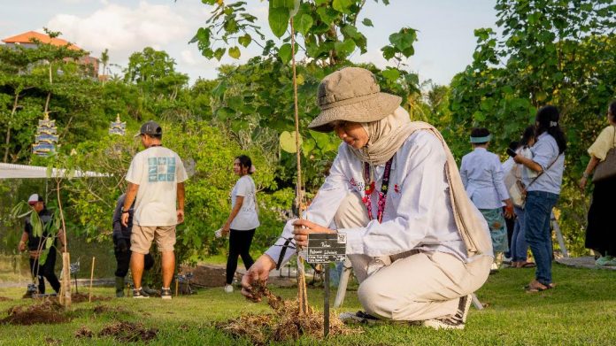 penanaman pohon di Nuanu Bali Kegiatan Nuanu Bali menanam 1.000 pohon