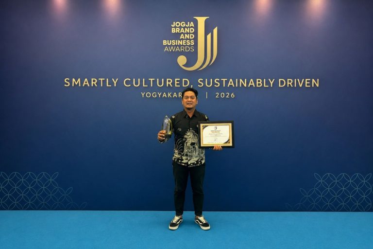 Ely Iwan Kurniawan, Atom Sharp Cabang Yogyakarta menerima penghargaan Jogja Brand and Business Awards (JBBA) 2026.