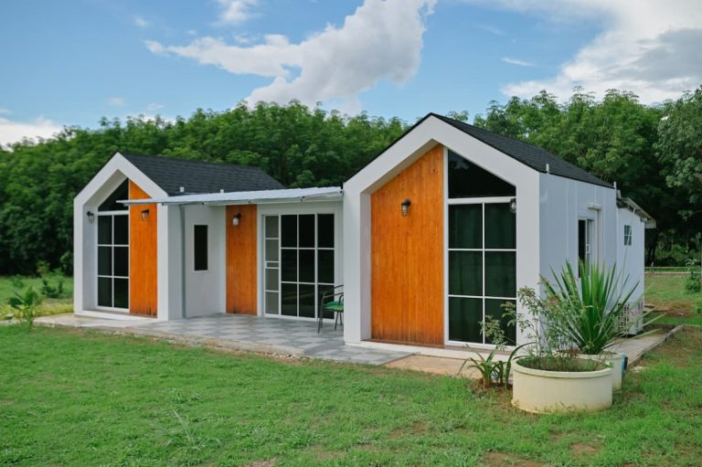 Contoh rumah yang dibangun menggunakan material prefabrikasi.