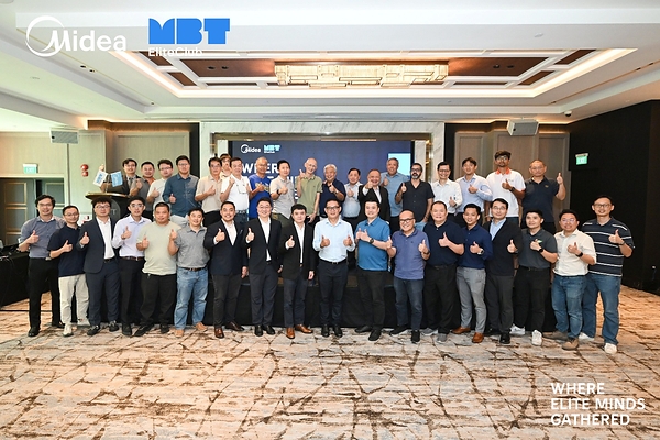 Midea Seminar Solusi Teknis HVAC Berstandar Green Mark 2021 Foto bersama Midea dan peserta seminar Standar Green Mark 2021 untuk HVAC