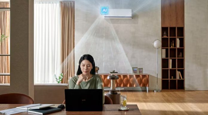 LG DUALCOOL AI AC menyala saat jendela terbuka dan cahaya dari luar masuk ke rumah