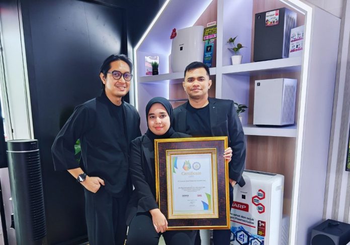 penghargaan untuk tim PR and Communication Sharp