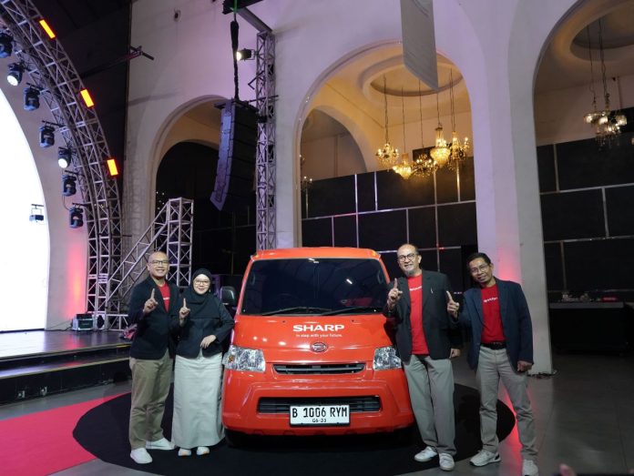 Sharp resmikan kendaraan layanan AQUOS Platinum Service di Jakarta Peresmian program Platinum Service Sharp