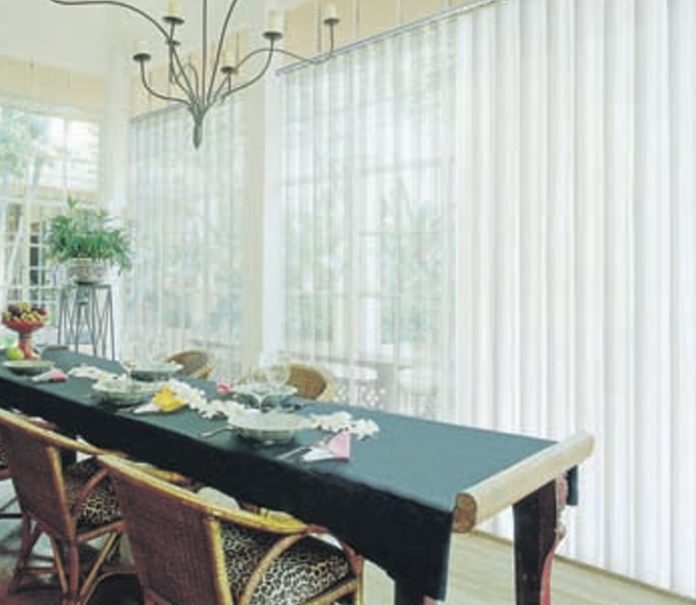 Vertical Blind Vertical Blind penutup jendela di ruang makan